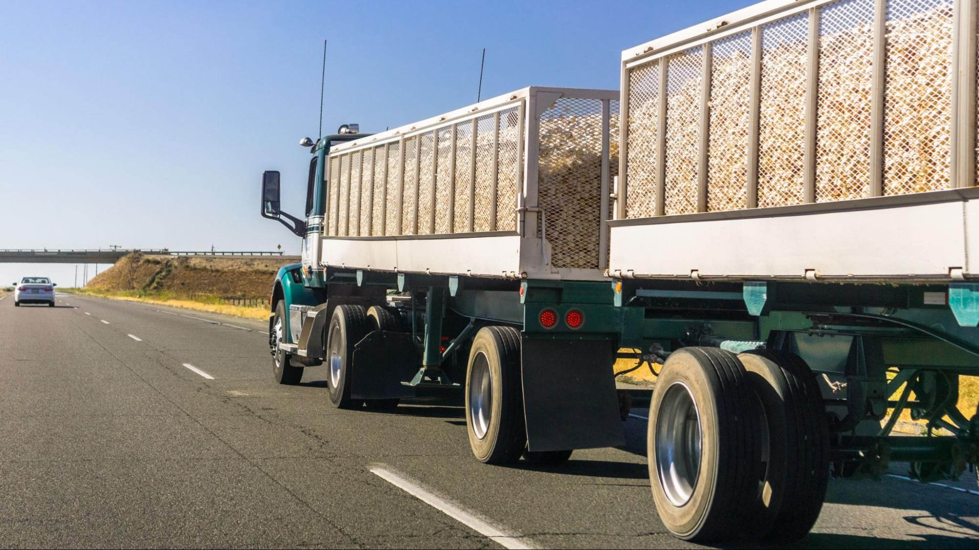 Image of a truck transporting produce to the city in a well constructed highway | Why California is a Great Place for Small Businesses | Business Finance Capital - BFC Funding